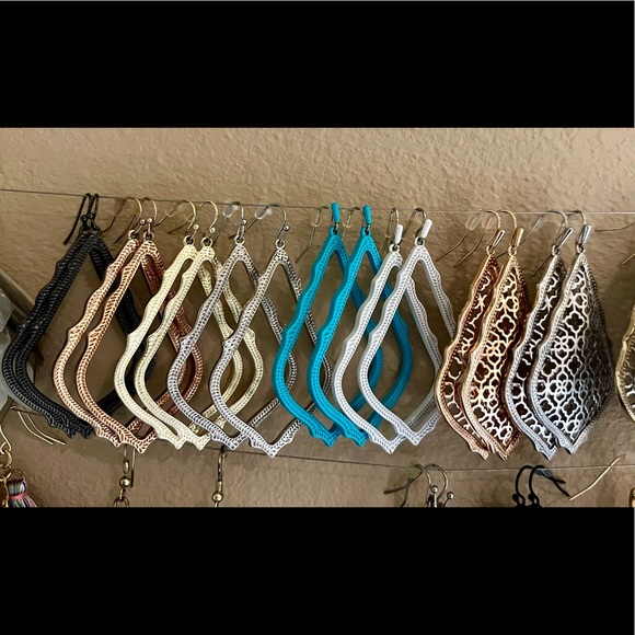 ISO Kendra Scott Sophee Matte Red and Pink to complete my collection! - Picture 1 of 3